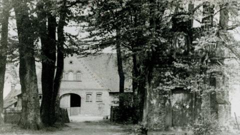 Die alte Kapelle vor dem Hof (Foto Wilfried Lübbe)