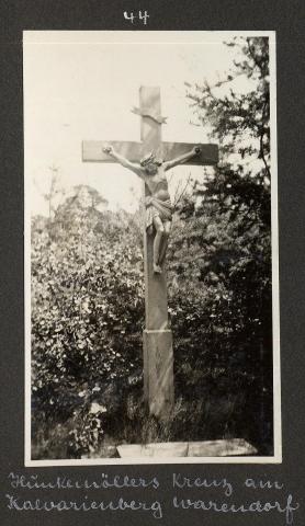 Kreuz am Kalvarienberg, Dr.-Rau-Allee