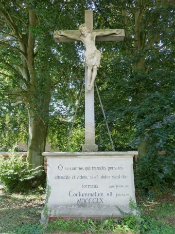 Kreuz im alten Klostergarten, Klosterstraße 32-34