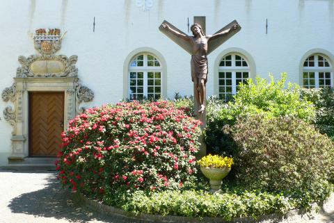 Kreuz im alten Klostergarten, Klosterstraße 32-34